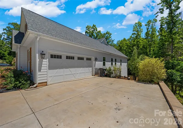 Photo 47 of Single family home for sale at 662 Sandbar Point, Clover, SC 29710 | MLS# 4413041 | Listing updated on 2026-09-04