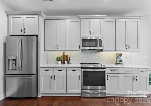 Photo 2 of Single family home for sale at 2467 Chatham Dr, Fort Mill, SC 29707 | MLS# 4413042 | Listing updated on 2026-09-28