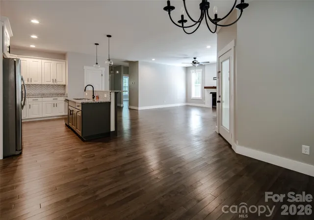 Photo 4 of Single family home for sale at 208 Robinson Holw Dr, Candler, NC 28715 | MLS# 4413060 | Listing updated on 2026-08-31