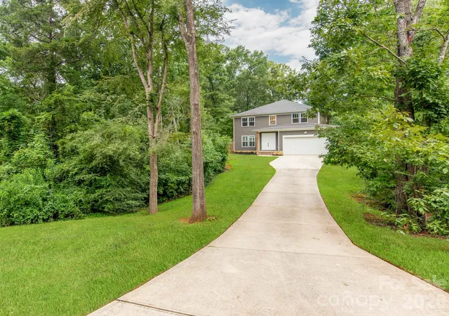 Photo 1 of Single family home for sale at 3021 Cresthill Dr, Charlotte, NC 28212 | MLS# 4413066 | Listing updated on 2026-09-22