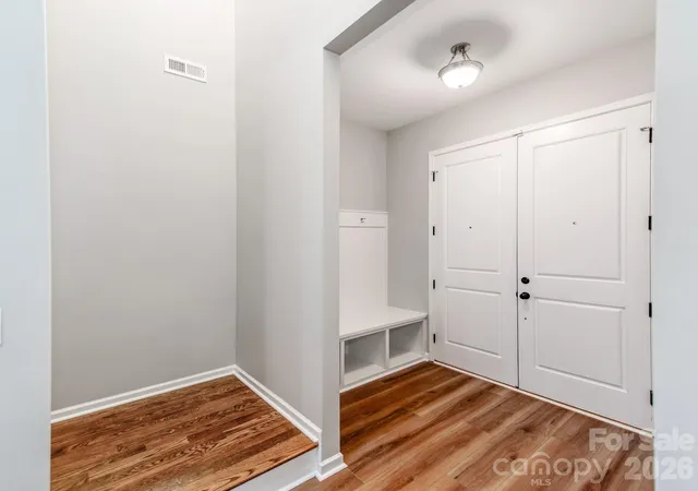 Photo 4 of Single family home for sale at 3021 Cresthill Dr, Charlotte, NC 28212 | MLS# 4413066 | Listing updated on 2026-09-22