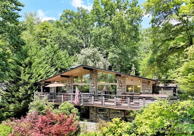 Photo 1 of Single family home for sale at 43 Red Oak Dr, Maggie Valley, NC 28751 | MLS# 4413068 | Listing updated on 2026-08-12