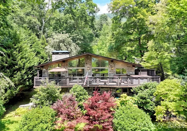 Photo 2 of Single family home for sale at 43 Red Oak Dr, Maggie Valley, NC 28751 | MLS# 4413068 | Listing updated on 2026-08-12
