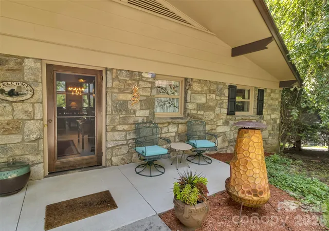 Photo 4 of Single family home for sale at 43 Red Oak Dr, Maggie Valley, NC 28751 | MLS# 4413068 | Listing updated on 2026-08-12