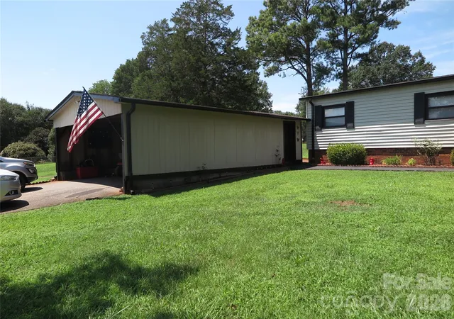 Photo 2 of Single family home for sale at 1042 Bexley Ln, Lincolnton, NC 28092 | MLS# 4413078 | Listing updated on 2026-08-11