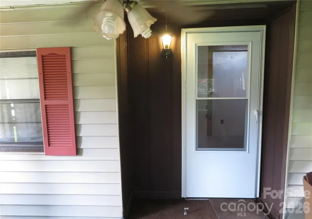 Photo 3 of Single family home for sale at 1042 Bexley Ln, Lincolnton, NC 28092 | MLS# 4413078 | Listing updated on 2026-08-11