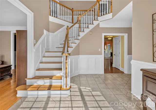 Photo 1 of Single family home for sale at 6041 Bluebird Hl Ln, Matthews, NC 28104 | MLS# 4413086 | Listing updated on 2026-10-05