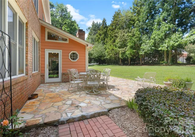 Photo 2 of Single family home for sale at 6041 Bluebird Hl Ln, Matthews, NC 28104 | MLS# 4413086 | Listing updated on 2026-10-05