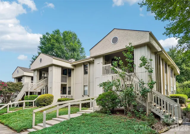 Photo 3 of Condo for sale at 1106 Abbey Cir, Asheville, NC 28805 | MLS# 4413103 | Listing updated on 2026-08-14