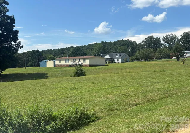 Photo 3 of Single family home for sale at 3557 Gladden Dr, Lincolnton, NC 28092 | MLS# 4413116 | Listing updated on 2026-09-28