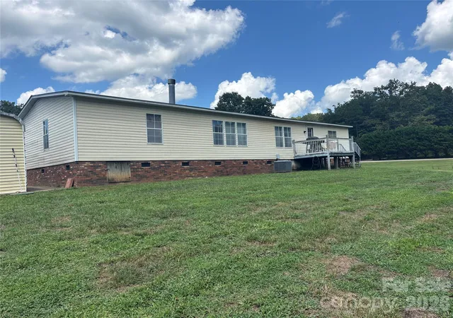 Photo 3 of Single family home for sale at 3557 Gladden Dr, Lincolnton, NC 28092 | MLS# 4413116 | Listing updated on 2026-09-28