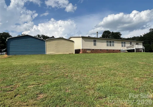 Photo 4 of Single family home for sale at 3557 Gladden Dr, Lincolnton, NC 28092 | MLS# 4413116 | Listing updated on 2026-09-28
