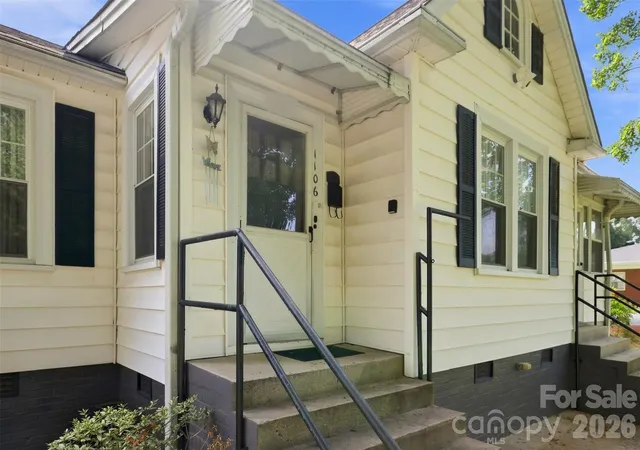 image of 1106 N Main St, Mount Holly, NC 28120 | MLS# 4413131