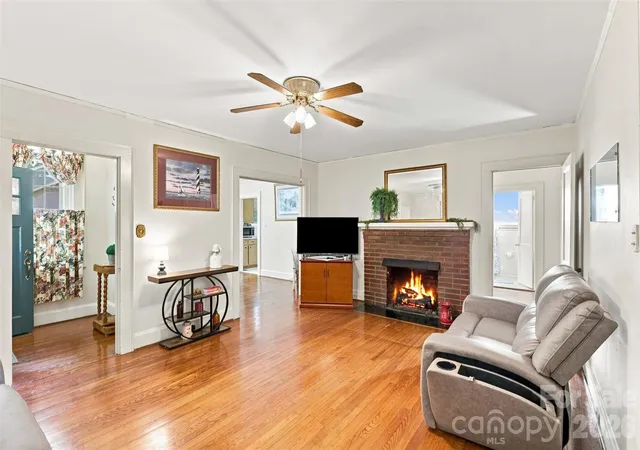 Photo 4 of Single family home for sale at 1106 N Main St, Mount Holly, NC 28120 | MLS# 4413131 | Listing updated on 2026-10-12