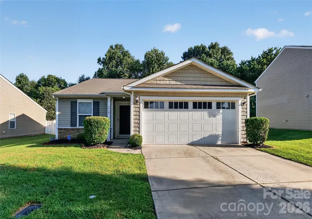 Photo 1 of Single family home for sale at 1716 White Willow Ave, Gastonia, NC 28054 | MLS# 4413148 | Listing updated on 2026-08-18
