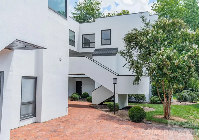 2nd image of 501 Fenton Pl #N, Charlotte, NC 28207 | MLS# 4413153