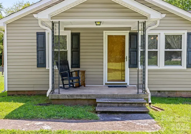 Photo 1 of Single family home for sale at 1615 Harris Rd, Fort Mill, SC 29708 | MLS# 4413178 | Listing updated on 2026-08-20