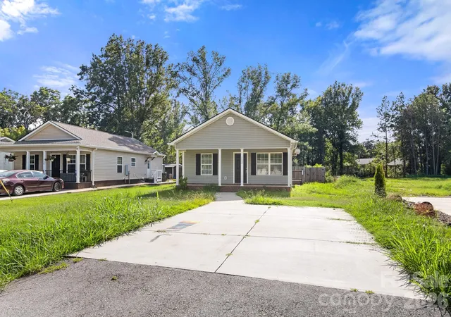 Photo 3 of Single family home for sale at 1132 Carolina Ave Ext, Rock Hill, SC 29730 | MLS# 4413214 | Listing updated on 2026-10-02