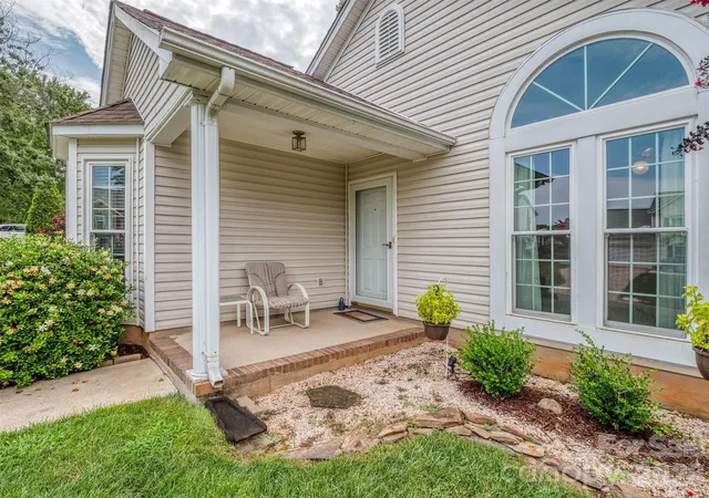 3rd image of 4522 Avalon Forest Ln, Charlotte, NC 28269 | MLS# 4413237