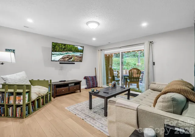 Photo 4 of Townhouse for sale at 7 Woodlands Dr, Black Mountain, NC 28711 | MLS# 4413240 | Listing updated on 2026-09-26