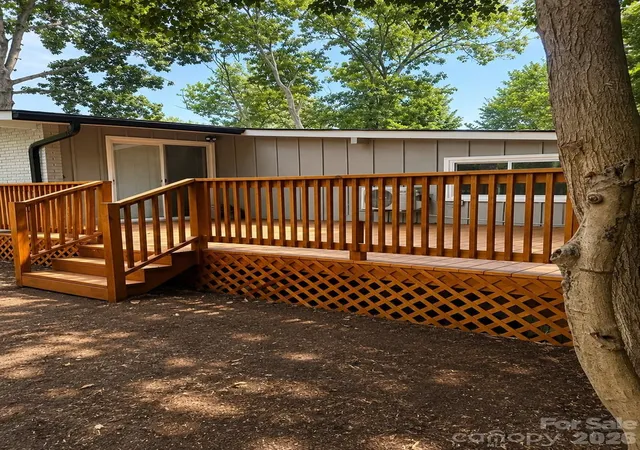Photo 4 of Single family home for sale at 3533 Stonehaven Dr, Charlotte, NC 28215 | MLS# 4413246 | Listing updated on 2026-09-02