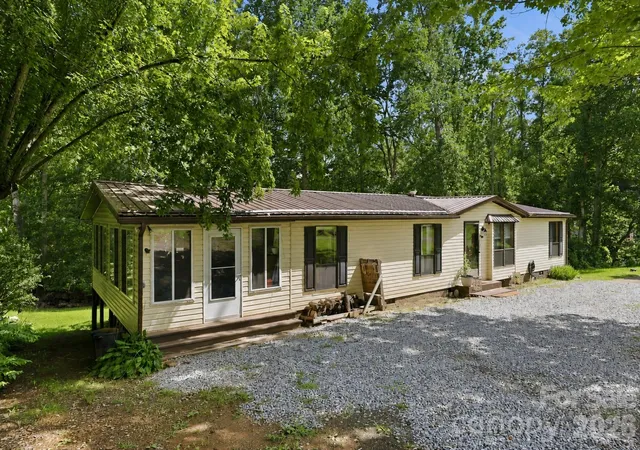 Photo 33 of Single family home for sale at 428 Hoot Owl Rd, Spruce Pine, NC 28777 | MLS# 4413253 | Listing updated on 2026-08-31