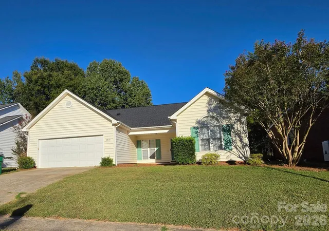Single family home for sale at 7515 Starvalley Dr, Charlotte, NC 28210 | MLS# 4413277