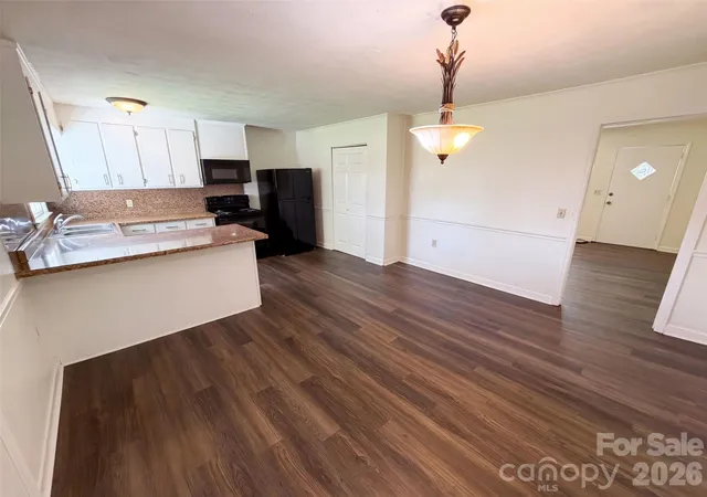 Photo 4 of Single family home for sale at 5100 Robinwood Dr, Charlotte, NC 28215 | MLS# 4413281 | Listing updated on 2026-09-26