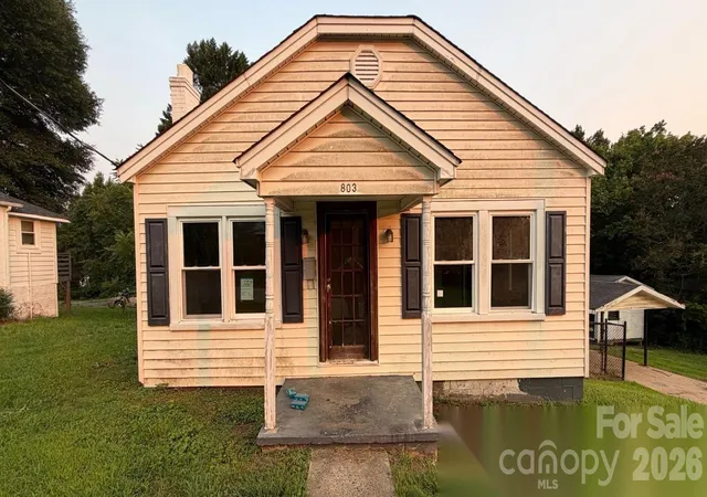 1st image of 803 S Grove St, Lincolnton, NC 28092 | MLS# 4413290