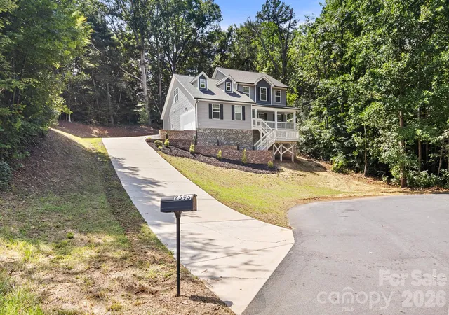2nd image of 2595 Henry Falls Dr, Hickory, NC 28602 | MLS# 4413299