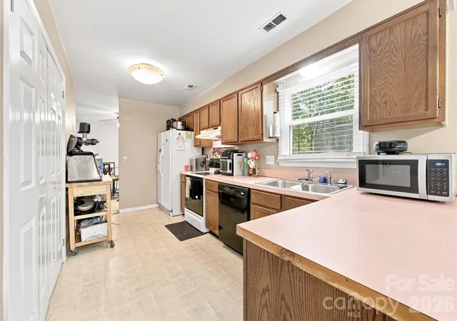 Photo 3 of Sale Pending at 5512 River Fls Dr #16, Charlotte, NC 28215 | MLS# 4413301 | Listing updated on 2026-09-12