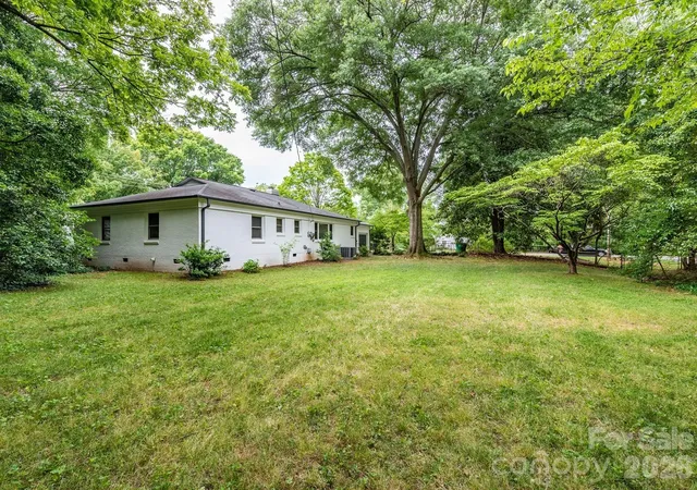 11th image of 1301 N Sharon Amity Rd, Charlotte, NC 28211 | MLS# 4413303