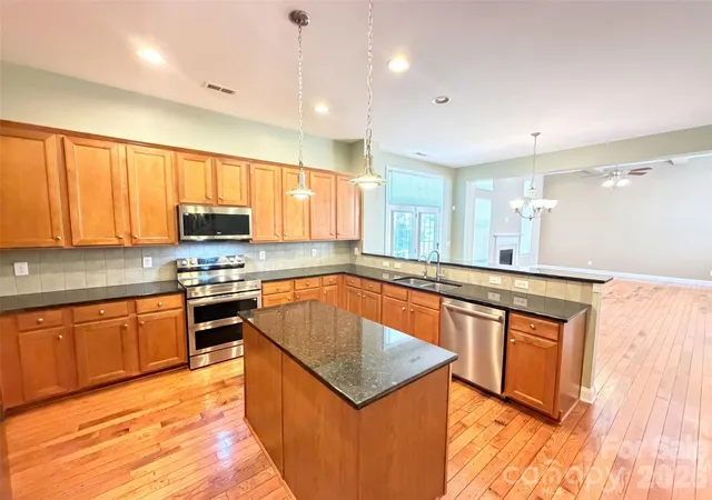 2nd image of 9928 Daufuskie Dr, Charlotte, NC 28278 | MLS# 4413308