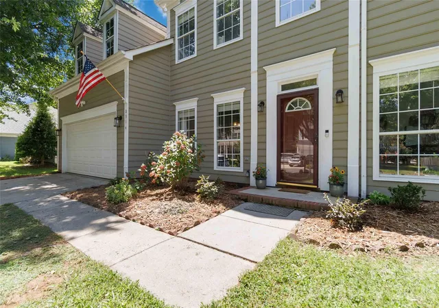 image of 8914 Raven Park Dr, Charlotte, NC 28216 | MLS# 4413312