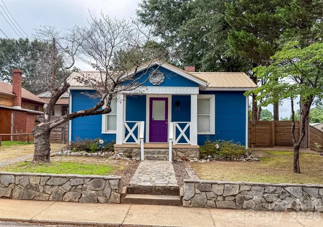 2nd image of 29 10th St Se, Hickory, NC 28602 | MLS# 4413336