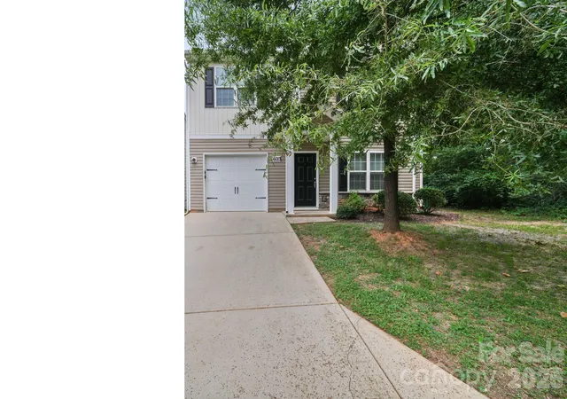 2nd image of 6013 Vista Woods Ln, Charlotte, NC 28215 | MLS# 4413340