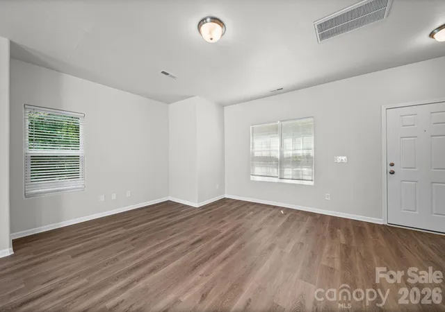 3rd image of 6013 Vista Woods Ln, Charlotte, NC 28215 | MLS# 4413340
