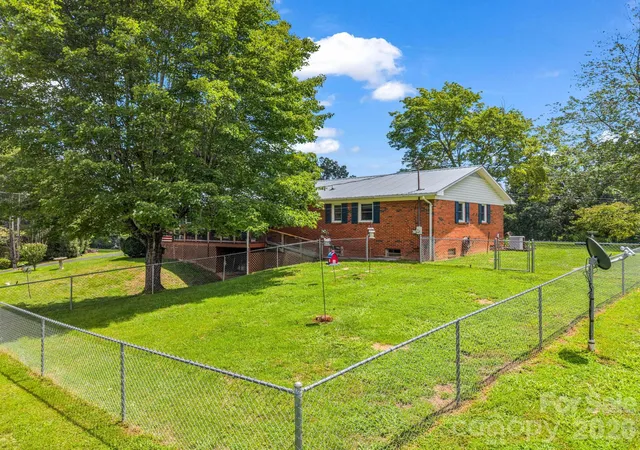 Photo 5 of Sale Pending at 1244 Old Hwy 10 E, Marion, NC 28752 | MLS# 4413341 | Listing updated on 2026-08-18