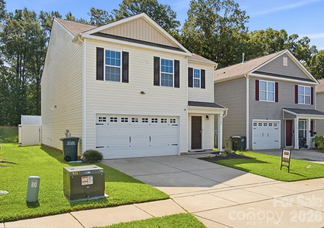 Photo 3 of Single family home for sale at 3168 Green Apple Dr, Dallas, NC 28034 | MLS# 4413344 | Listing updated on 2026-10-07