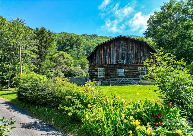 Photo 3 of Single family home for sale at 901 Rufus Robinson Rd, Sylva, NC 28779 | MLS# 4413347 | Listing updated on 2026-09-02