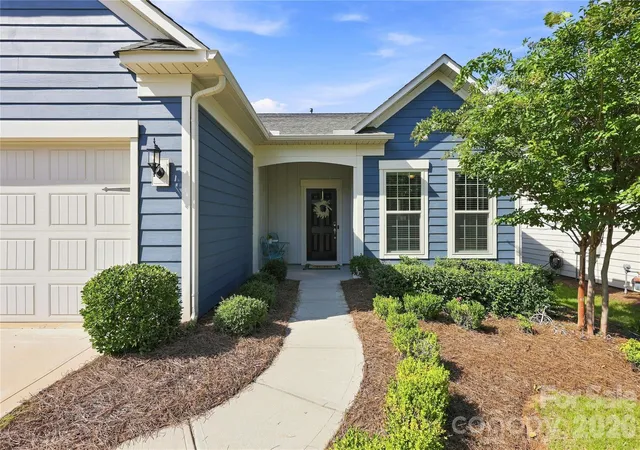 Photo 2 of Single family home for sale at 689 Birchway Dr, Fort Mill, SC 29715 | MLS# 4413364 | Listing updated on 2026-09-27