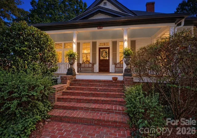 Photo 3 of Single family home for sale at 804 E Broad St, Statesville, NC 28677 | MLS# 4413375 | Listing updated on 2026-10-18