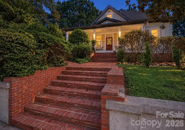 Photo 3 of Single family home for sale at 804 E Broad St, Statesville, NC 28677 | MLS# 4413375 | Listing updated on 2026-10-18