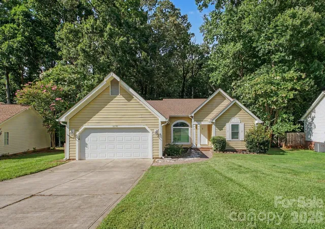 Photo 1 of Single family home for sale at 16130 Amber Fld Dr, Huntersville, NC 28078 | MLS# 4413382 | Listing updated on 2026-10-22