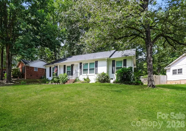 Photo 1 of Single family home for sale at 6424 Springfield Dr, Charlotte, NC 28212 | MLS# 4413387 | Listing updated on 2026-10-20