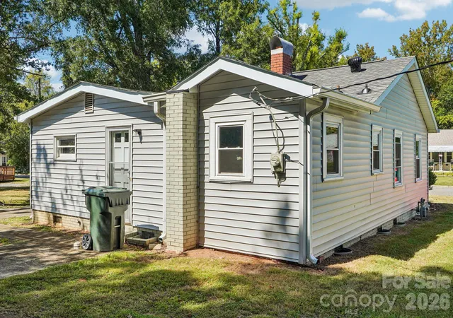 Photo 2 of Single family home for sale at 611 Clarinda St, Rock Hill, SC 29730 | MLS# 4413391 | Listing updated on 2026-10-03