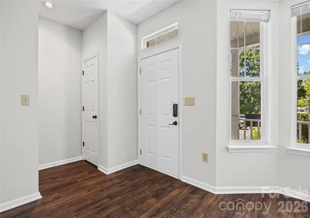 Photo 3 of Sale Pending at 711 Stone Village Dr, Fort Mill, SC 29708 | MLS# 4413403 | Listing updated on 2026-08-14