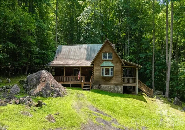 Photo 4 of Single family home for sale at 400 Amber Dr, Bakersville, NC 28705 | MLS# 4413405 | Listing updated on 2026-08-25