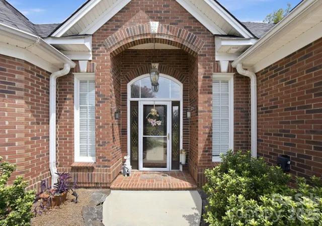 3rd image of 1511 Elkhart Cir, Gastonia, NC 28054 | MLS# 4413408