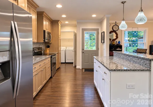 Photo 3 of Single family home for sale at 2720 Shamrock Dr, Charlotte, NC 28205 | MLS# 4413425 | Listing updated on 2026-10-26